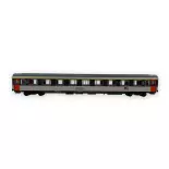 Voiture voyageurs VSE A9u livrée corail, logo carmillon - LS Models 40383 - HO 1/87 - SNCF - Ep VI - 2R