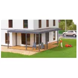 Terrasse couverte - Kit polyplate - KIBRI 38345 - Échelle HO 1/87ème - 140 x 108 x 38 mm - Gris / Marron