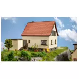 Einfamilienhaus mit Garage Miniatur NOCH 63606 - N 1/160