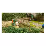 Family fence painting" scene BUSCH 7984 HO