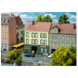 Stadthaus mit Laden FALLER 130628 HO 1/87 EP III - 136x125x174mm