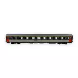 Voiture voyageurs VSE A9u, livrée corail, logo encadré - LS Models 40380 - HO 1/87 - SNCF - Ep IV - 2R