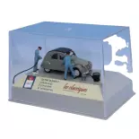 Voiture Citroën 2cv AZLP gris, 2 pompistes et accessoires SAI 1912 - HO 1/87