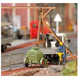 Urban construction site" scene with character & accessories Busch 7904 - HO : 1/87