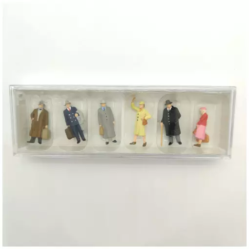 Lot of 6 characters passengers of the period III