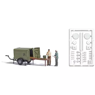 Scénette "Personnages en pause déjeuner" avec remorque Busch 7936 - HO 1/87