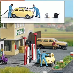 Lot avec 2 pompistes, fiat 500 jaune et des accessoires BUSCH 7820 - HO : 1/87