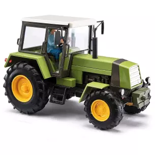 Tracteur ZT 323 LPG avec agriculteur