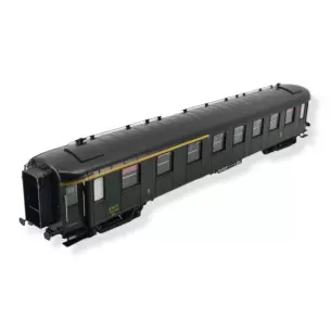 Une voiture OCEM RA A3B5 ex-midi verte REE MODELES VB384 - SNCF - HO 1/87