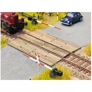 Level crossing made of planks