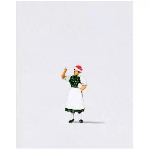 Femme en costume traditionnel