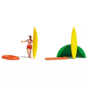 Scénette "À la plage", avec surfeuse et tente BUSCH 7943 - HO 1/87