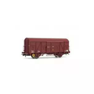 Covered freight car with oxide red delivery