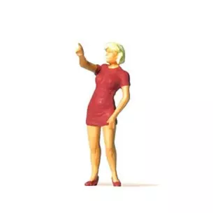 Femme en robe pointant son doigt PREISER 28190 - HO 1:87