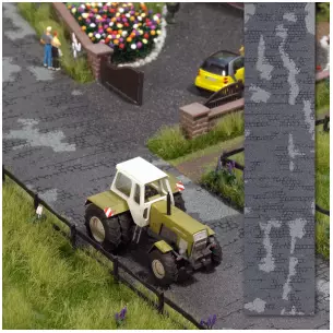un rouleau de route auto-adhésif de 1 mètre "Vieille rue" BUSCH 1105 - HO 1/87