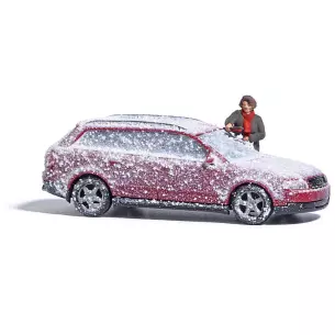 Voiture enneigé avec personnage