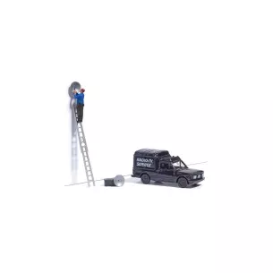 Scénette "Réglage d'antenne parabolique" Busch 7982 - HO : 1/87
