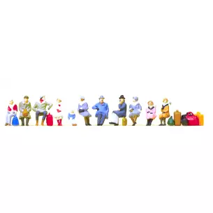 11 voyageurs assis en habits d'hiver - PREISER 10317 - HO 1/87