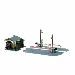 Single-track level crossing manual gatehouse