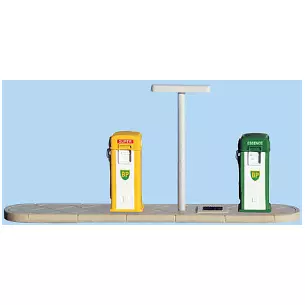 Ditributeurs d'essence BP avec volucompteur électrique des années 1950-1960 (modèle monté, peint et décoré)