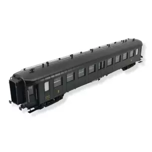 Une voiture OCEM RA B9 verte REE MODELES VB381 - SNCF - HO 1/87 - Ep IIIB