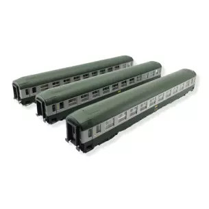 Set of 3 UIC second class sleeper cars in green/aluminum with framed logo