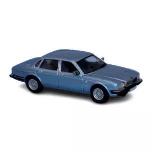 Voiture Jaguar XJ 40 bleu clair métallisé, PCX 870161 - HO 1/87