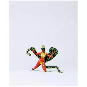 Femme dansant avec un serpent