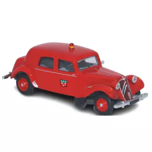 Voiture Pompiers d'Orléans Citroën Traction 11B 1952 rouge SAI 6128 - HO 1/87
