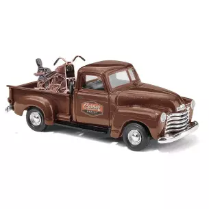 Véhicule pick-up Chevrolet marron avec moto 1950 BUSCH 48242 - HO 1/87
