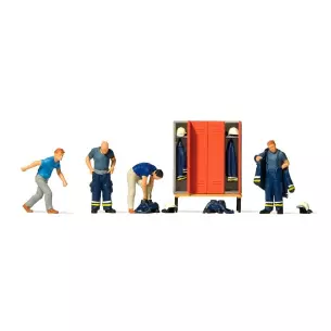 4 sapeurs-pompiers au vestiaire avant une intervention - PREISER 10642 - HO 1/87
