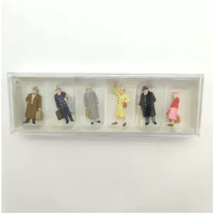 Lot of 6 characters passengers of the period III