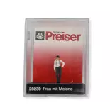 Femme avec pantalon à bretelles et chapeau melon PREISER 28230 - HO 1:87