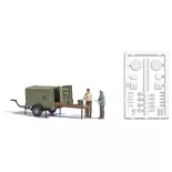 Scénette "Personnages en pause déjeuner" avec remorque Busch 7936 - HO 1/87