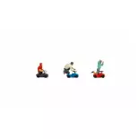 3 enfants sur petite voiture - Course de bobby car NOCH 15808 - HO 1/87