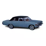 Voiture Opel Diplomat A, bleu métallisé-toit noir BREKINA 20761 HO