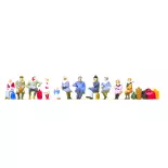 11 voyageurs assis en habits d'hiver - PREISER 10317 - HO 1/87