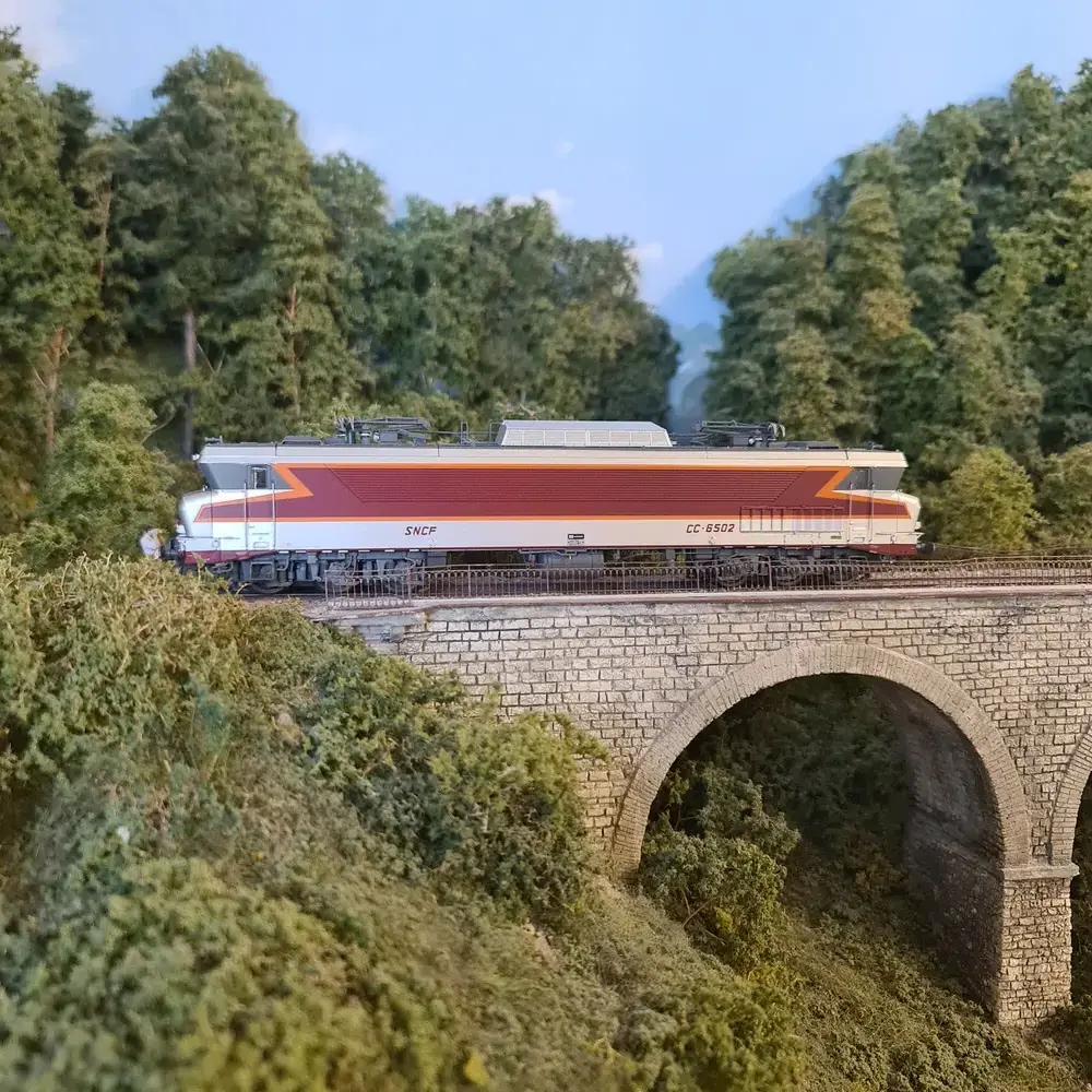 Locomotive_lectrique CC 6502 Arzens gris m_tallis_- LS Models 10320S - HO 1-87 - SNCF - Ep IV - Di_rotated.webp