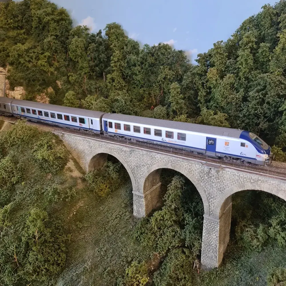 3 voitures TER PACA - Ls Models 41234DC - HO 1-87 - 2R - SNCF - EP VI - 5_rotated.webp