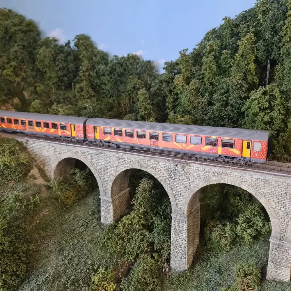 Set 3 Voitures VTU Languedoc Roussillon Carmillon - LS MODELS 40313 - HO SNCF - EP VI - 5_rotated.webp