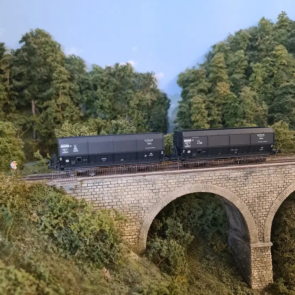 Set 2 wagons tombereaux DMH LS Models 31108 - HO_1-87 - SNCF - EP III - 5_rotated.webp