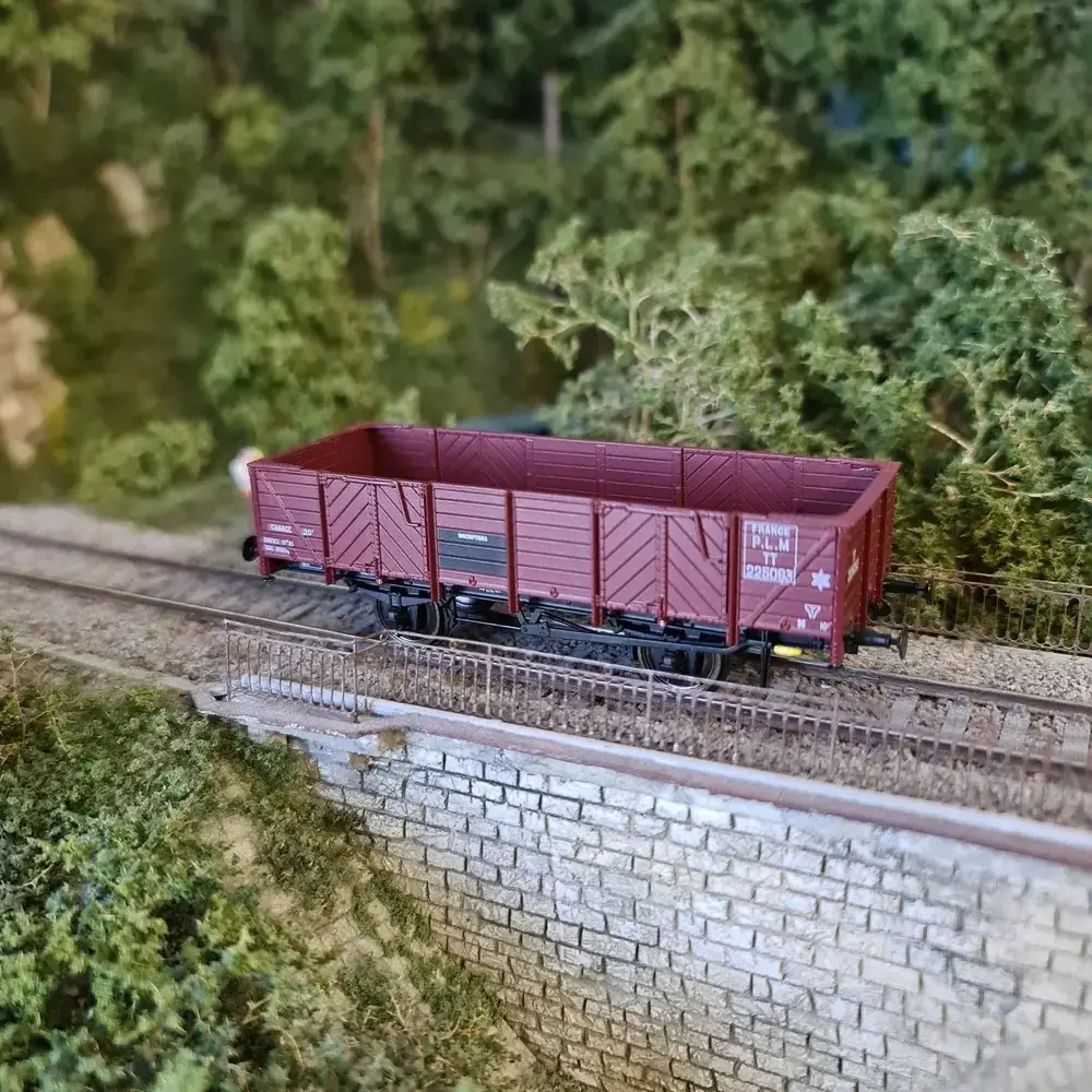 Wagon tombereau 4 portes_REE Mod_les WB-813_HO 1-87e - 5_rotated.webp