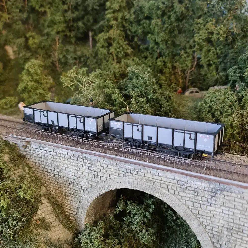 Wagons tombereau de la PLM en acier avec 4 portes_REE Mod_les WB-812_HO 1-87e - 5_rotated.webp