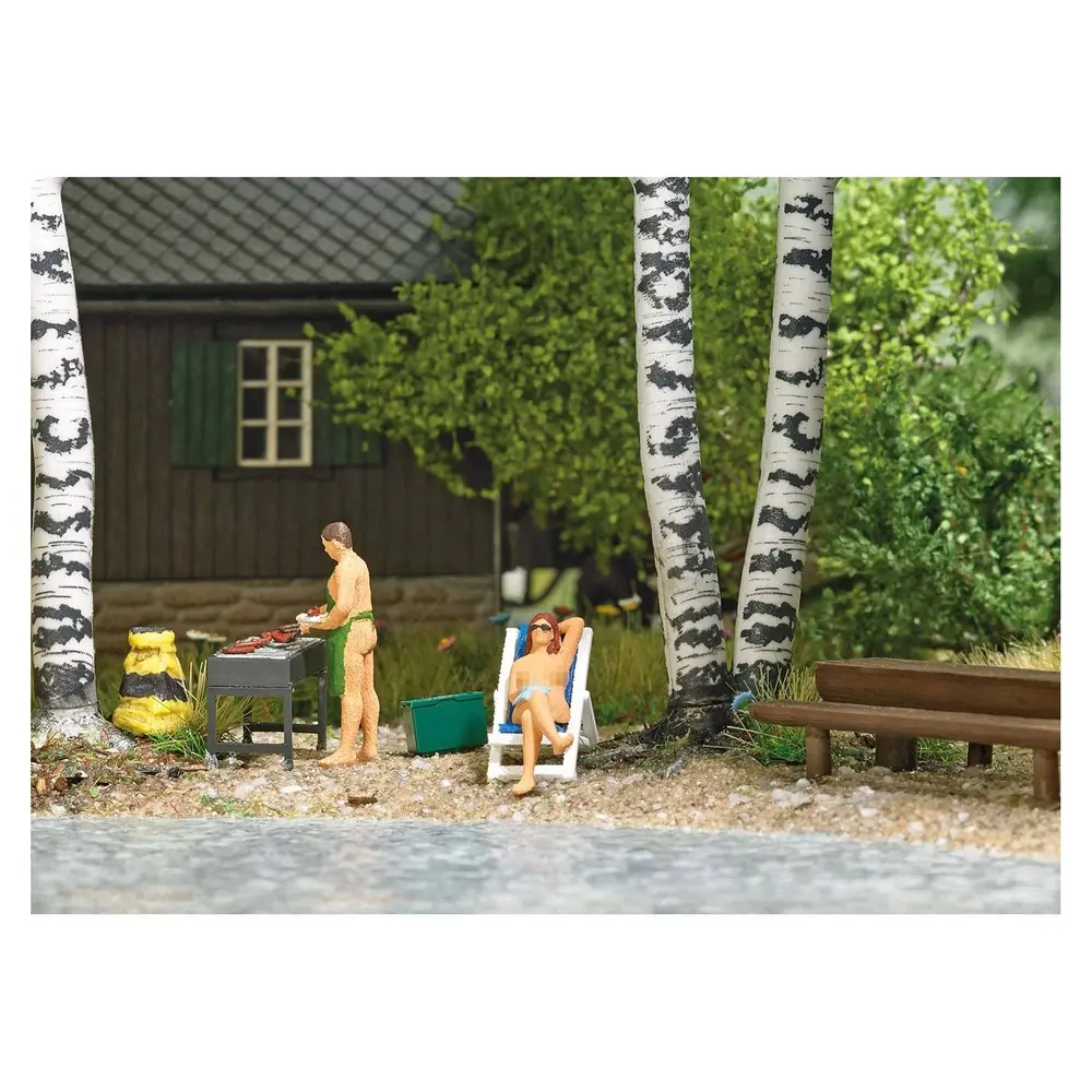 Scénette "Barbecue nudistes" avec 2 personnages Busch 7946 - HO 1/87 - 2