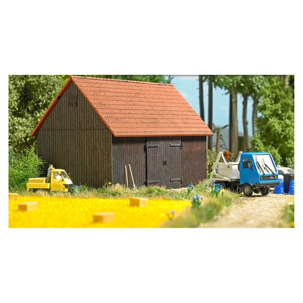 Grange en bois avec grand portail double BUSCH 1900 - HO 1/87  - 4