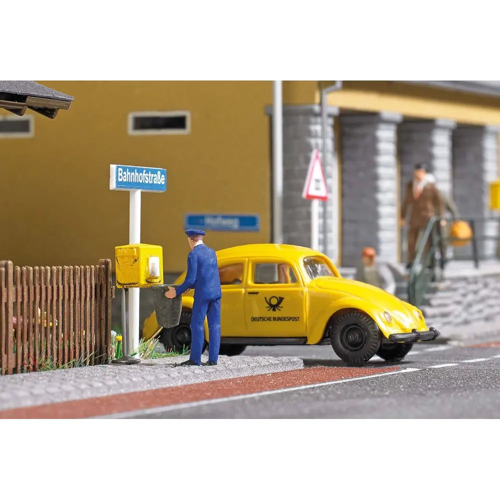 Facteur avec véhicule relevant le courrier BUSCH 7887 - HO 1/87 - 2