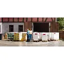 Lot de 12 palettes en bois chargées de divers cartons BUSCH 1812 -  HO 1/87 - 2