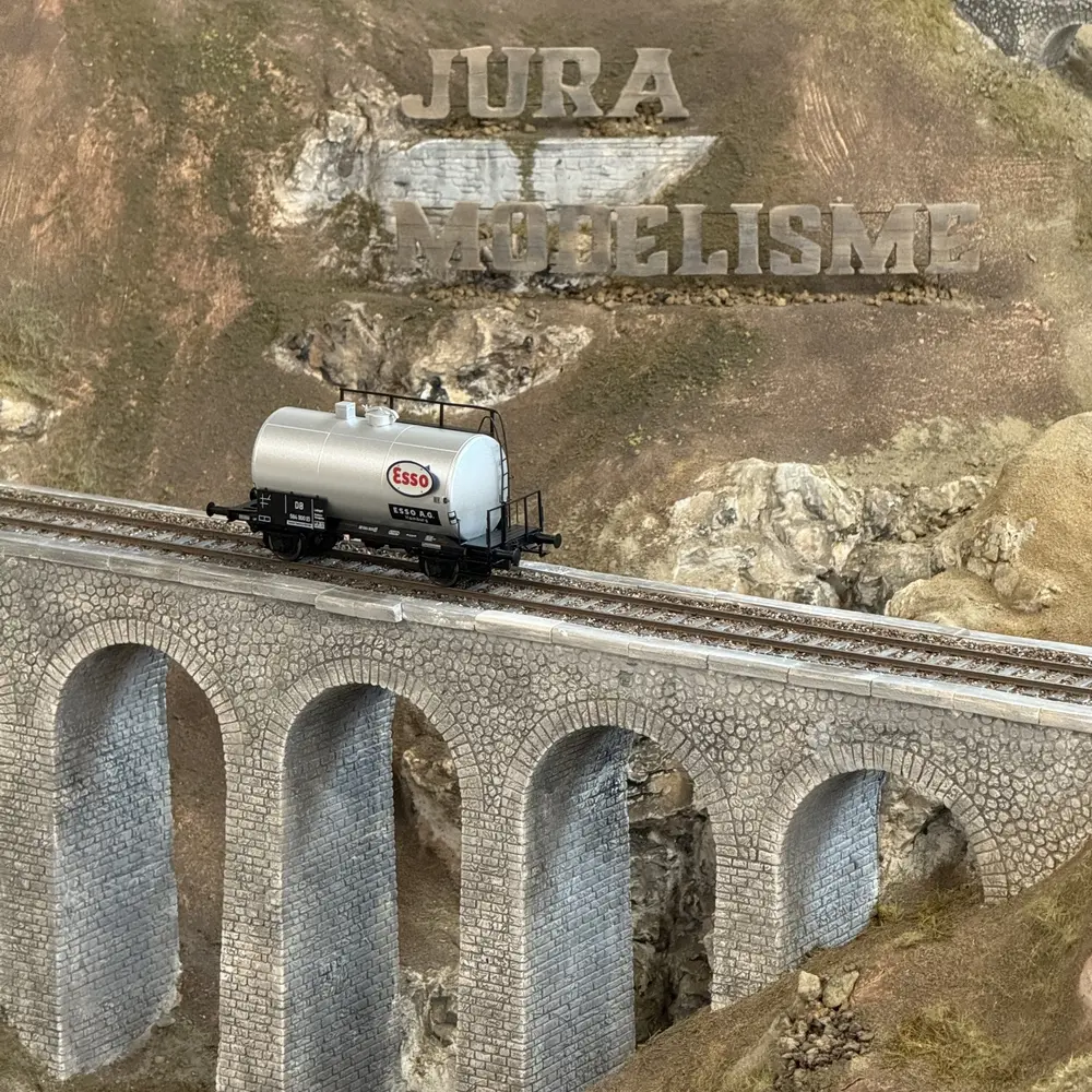 Wagon citerne ESSO - Brawa 50028 - HO 1/87 - DB - Ep III - 2R - 5