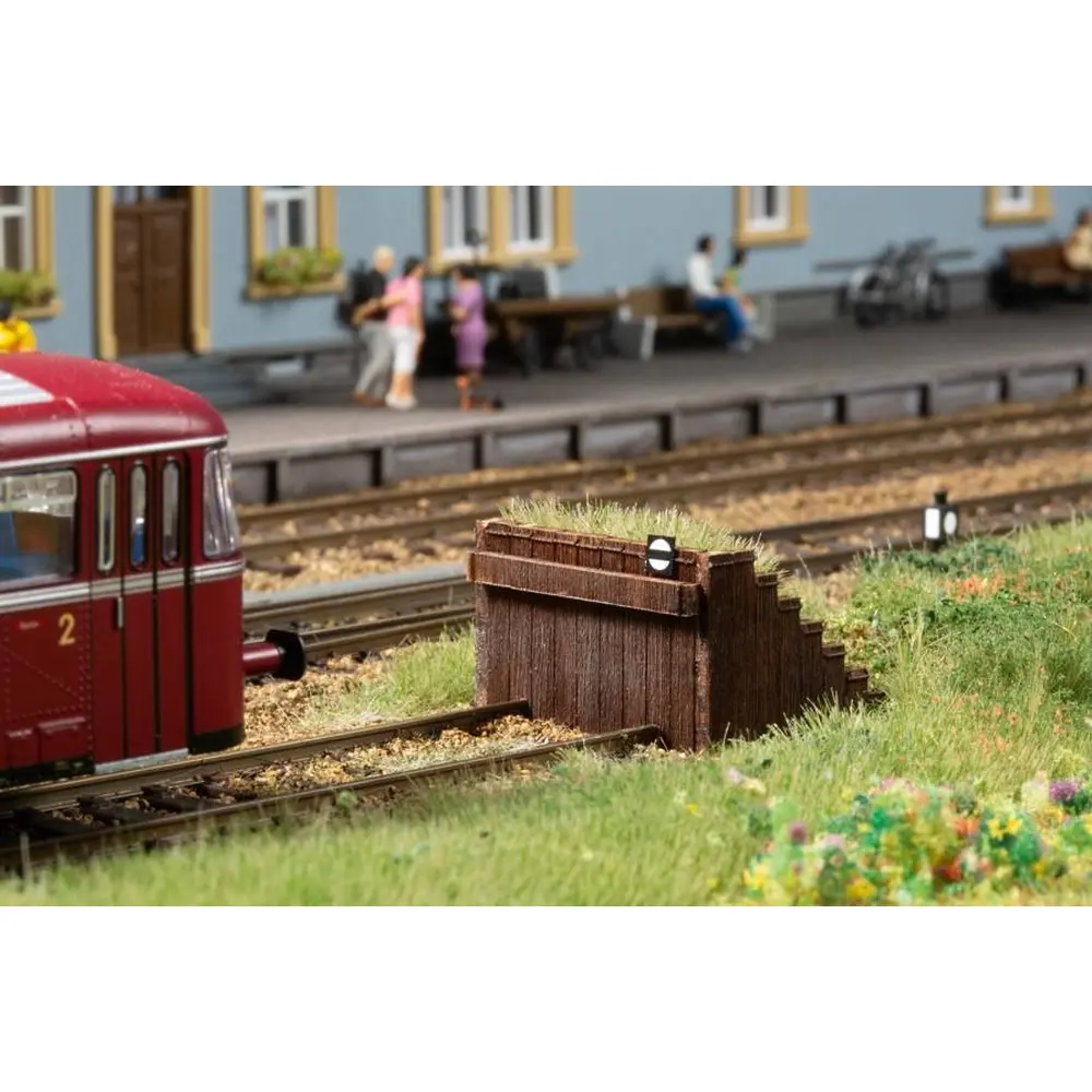 Heurtoir en bois avec herbe - 2