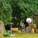 Scénette "Femme à la campagne pour shooting photo" - Busch 79850 - HO 1/87 - 2